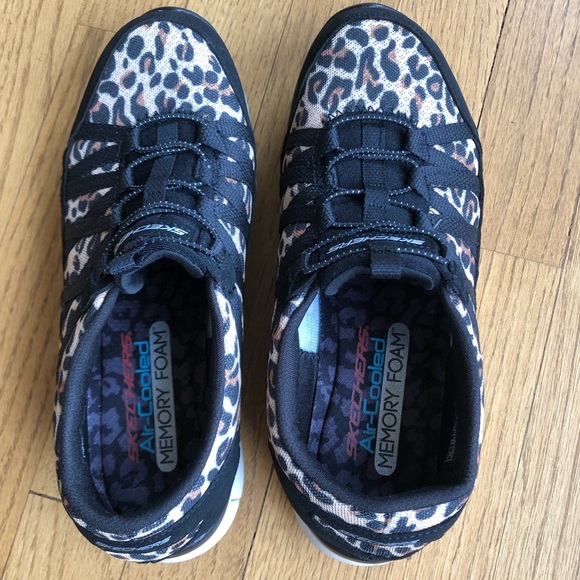 Sketchers Air- Cooled memory Foam sneakers size 7 leopard - Picture 5 of 7